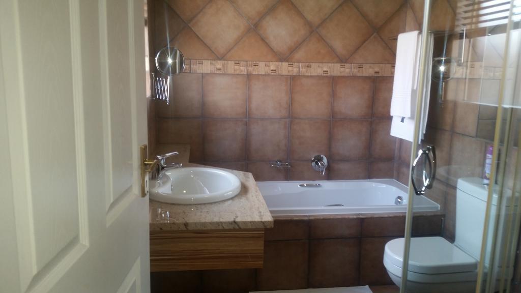 African Phoenix Guest Lodge Johannesburg Luaran gambar