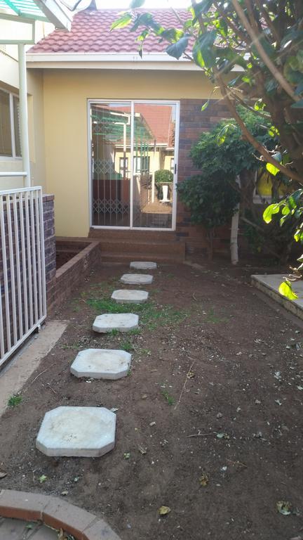 African Phoenix Guest Lodge Johannesburg Luaran gambar