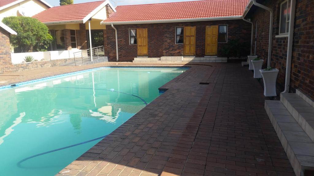 African Phoenix Guest Lodge Johannesburg Luaran gambar