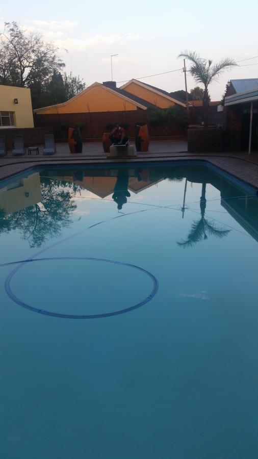 African Phoenix Guest Lodge Johannesburg Luaran gambar